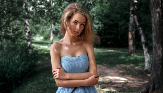 blonde women outdoors blu…