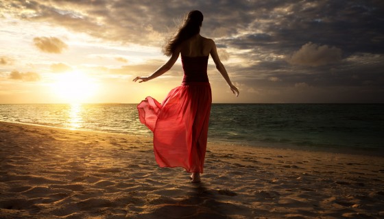 women beach sand walking red d…