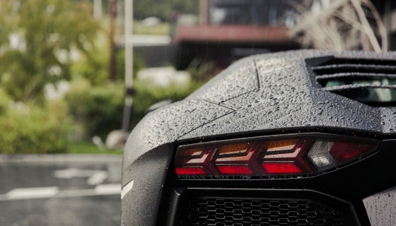 Lamborghini Aventador rain bla…